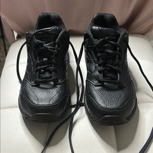 New Balance Black Athletic Shoes with Cushioned Midsole 7.5